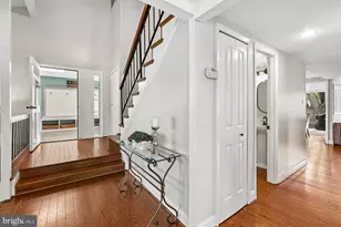 212 W Meadowland Ln W, Sterling, VA 20164 - Photo 5