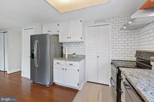 212 W Meadowland Ln W, Sterling, VA 20164 - Photo 27