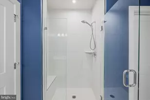 20316 Newfoundland Sq, Ashburn, VA 20147 - Photo 17