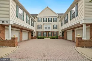 25320 Lake Mist Square, Chantilly, VA 20152 - Photo 3