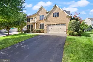 42487 Pine Forest Dr, Chantilly, VA 20152 - Photo 1