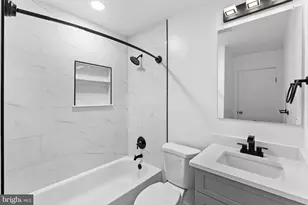 607 S Alder Ave S, Sterling, VA 20164 - Photo 19
