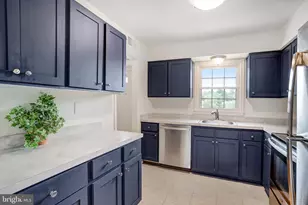 1033 Margate Ct, Sterling, VA 20164 - Photo 9