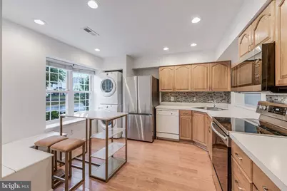 98 Saint Charles Square, Sterling, VA 20164 - Photo 5