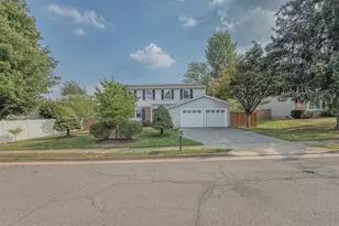 107 Appletree Dr NE, Leesburg, VA 20176 - Photo 5