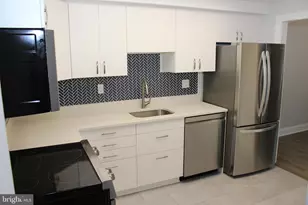 237 Greenfield Ct, Sterling, VA 20164 - Photo 3