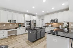 43909 Churchill Glen Dr, Chantilly, VA 20152 - Photo 17