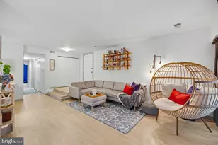 1054 Warwick Ct, Sterling, VA 20164 - Photo 7
