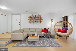 1054 Warwick Ct, Sterling, VA 20164 - Photo 3
