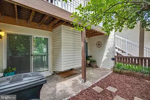 1054 Warwick Ct, Sterling, VA 20164 - Photo 35
