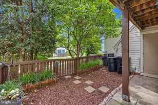 1054 Warwick Ct, Sterling, VA 20164 - Photo 37