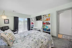 1054 Warwick Ct, Sterling, VA 20164 - Photo 27