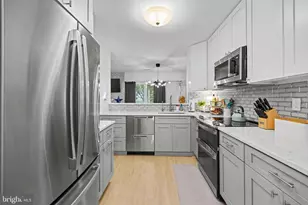 1054 Warwick Ct, Sterling, VA 20164 - Photo 15