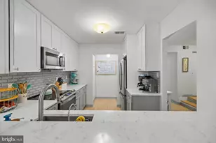 1054 Warwick Ct, Sterling, VA 20164 - Photo 13