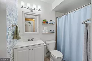 1054 Warwick Ct, Sterling, VA 20164 - Photo 29