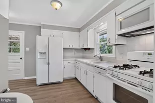 204 Ayr St NW, Leesburg, VA 20176 - Photo 9