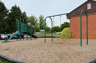 125 Clubhouse Dr SW, Leesburg, VA 20175 - Photo 5
