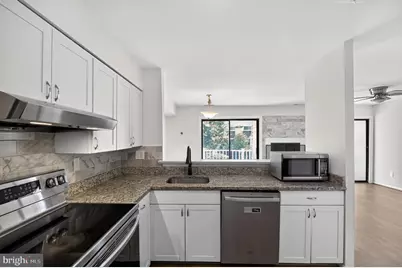 1056 Warwick, Sterling, VA 20164 - Photo 5