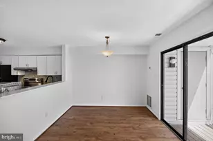1056 Warwick, Sterling, VA 20164 - Photo 3