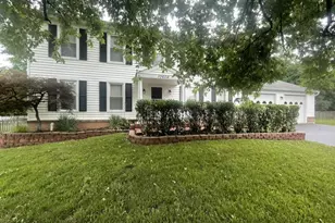 10609 Oxford Ct, Great Falls, VA 22066 - Photo 1