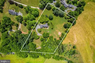 19725 Woodtrail Rd, Round Hill, VA 20141 - Photo 3