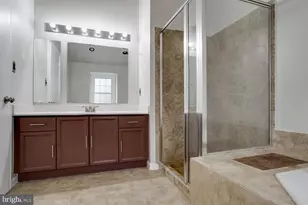 21707 Leatherleaf Cir, Sterling, VA 20164 - Photo 13