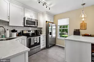 26084 Lands End Dr, Chantilly, VA 20152 - Photo 7