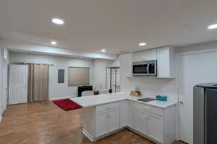 21214 Millwood Square, Sterling, VA 20165 - Photo 3