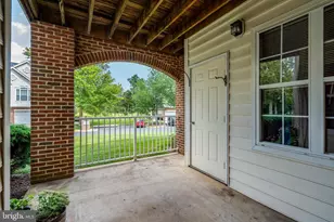 25230 Pond View Square, Chantilly, VA 20152 - Photo 7