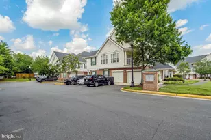 25230 Pond View Square, Chantilly, VA 20152 - Photo 3