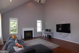 25783 Fenian Ct, Chantilly, VA 20152 - Photo 15