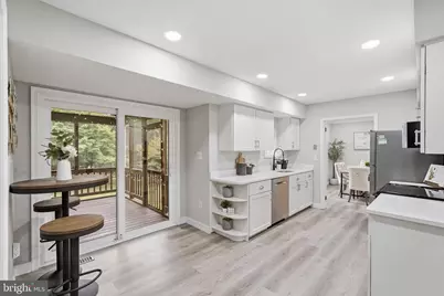 10166 Yorktown Way, Great Falls, VA 22066 - Photo 17