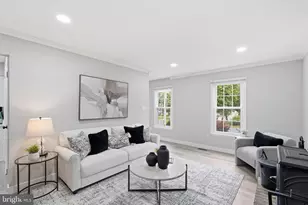 10166 Yorktown Way, Great Falls, VA 22066 - Photo 11