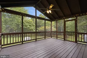10166 Yorktown Way, Great Falls, VA 22066 - Photo 41