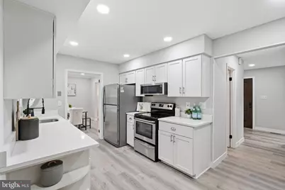 10166 Yorktown Way, Great Falls, VA 22066 - Photo 15
