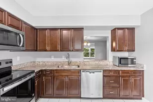 220 Meadows Ln NE, Leesburg, VA 20176 - Photo 11
