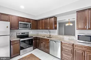 220 Meadows Ln NE, Leesburg, VA 20176 - Photo 9