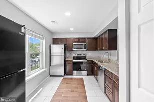 220 Meadows Ln NE, Leesburg, VA 20176 - Photo 7