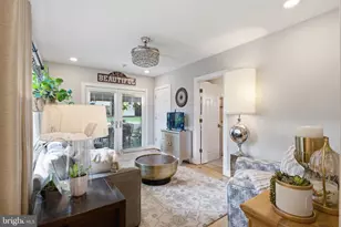 611 S King St, Leesburg, VA 20175 - Photo 13
