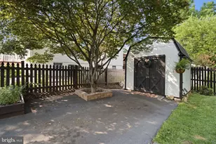 611 S King St, Leesburg, VA 20175 - Photo 31