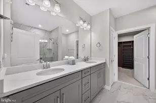 21630 Hawksbill High Cir, Sterling, VA 20164 - Photo 27