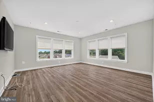 21630 Hawksbill High Cir, Sterling, VA 20164 - Photo 17