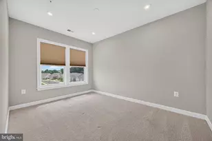 21630 Hawksbill High Cir, Sterling, VA 20164 - Photo 31