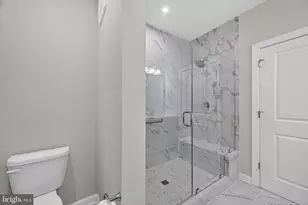 21630 Hawksbill High Cir, Sterling, VA 20164 - Photo 29