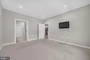21630 Hawksbill High Cir, Sterling, VA 20164 - Photo 23
