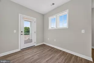 21630 Hawksbill High Cir, Sterling, VA 20164 - Photo 17