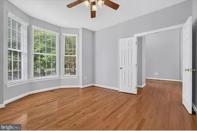 25670 S Village Drive, Chantilly, VA 20152 - Photo 9