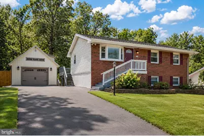 904 E Roanoke Road E, Sterling, VA 20164 - Photo 1