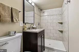 910 Sherwood Ct, Sterling, VA 20164 - Photo 35