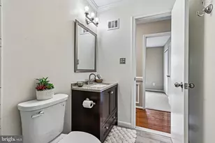 910 Sherwood Ct, Sterling, VA 20164 - Photo 23